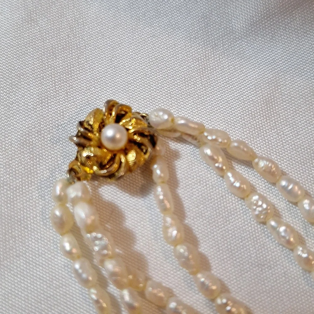 #35 3 Strand of vintage salt water pearls - Picture 4 of 5
